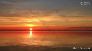 匈牙利巴拉顿湖上美丽的日出